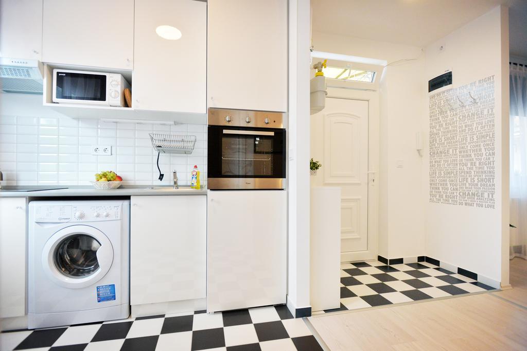 Enjoy Apartman เอ็กเกอร์ ภายนอก รูปภาพ