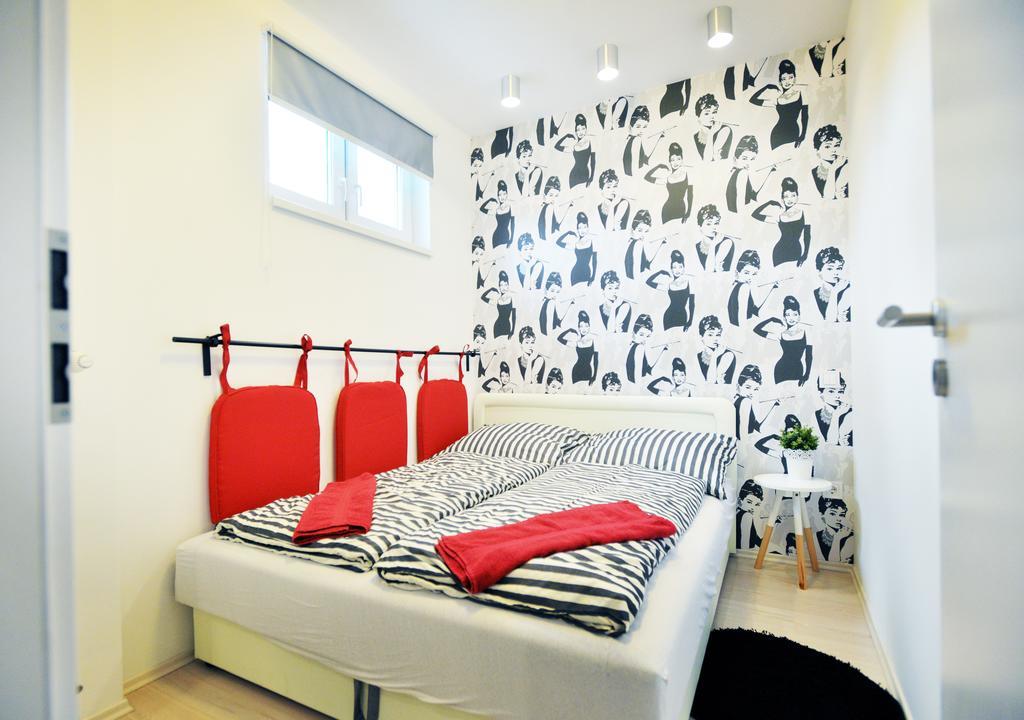 Enjoy Apartman เอ็กเกอร์ ภายนอก รูปภาพ