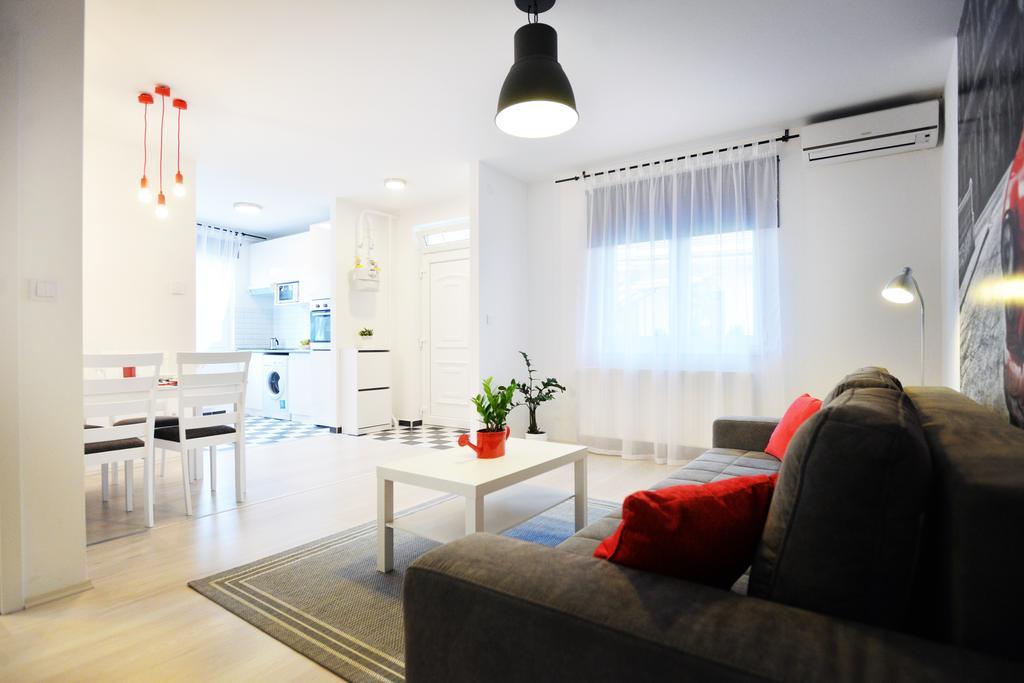 Enjoy Apartman เอ็กเกอร์ ภายนอก รูปภาพ